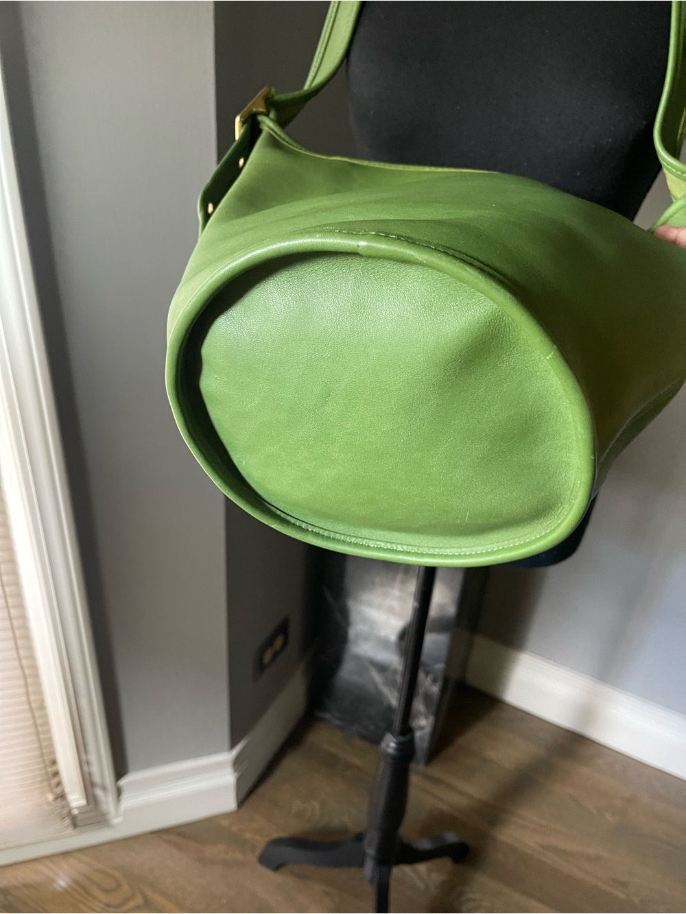 Green Leather Shoulder Bucket Bag NWT - Picture 3 of 6